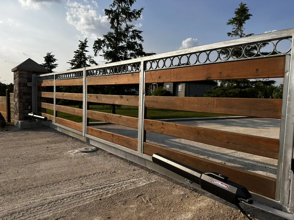 Automated slide gate with horizontal wood boards and a steel ring detail